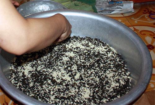 Quá trình ướp chè sen rất cầu kỳ.