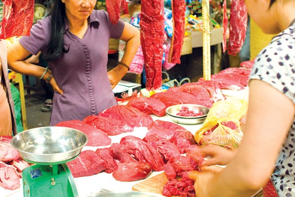 Hang ngan tan thit trau nhap ve moi thang hinh anh