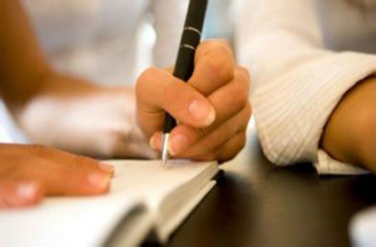 Nếu chị em nào thuận tay trái, đã qua sinh nở và dư cân thì càng có nguy cơ mắc bệnh cao.