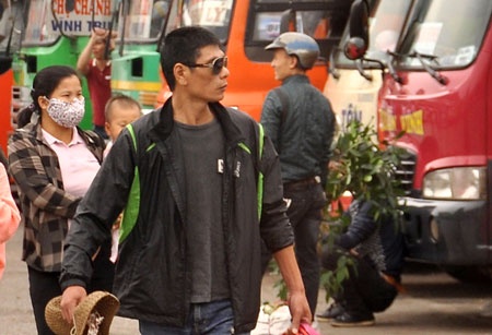 Người dân vẫn mỏi mắt đợi giá cước vận tải giảm.