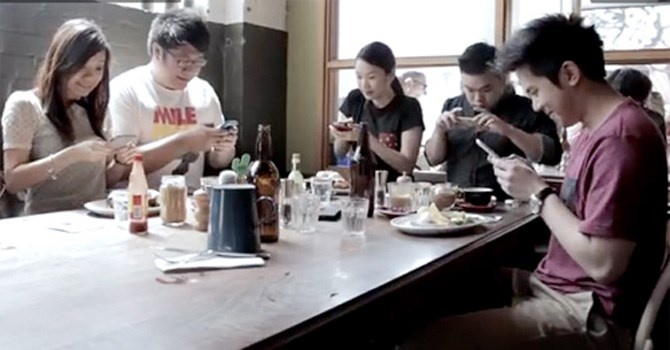 Kinh te 2015: Khi nguoi ta tha mat vi hon mat dien thoai hinh anh