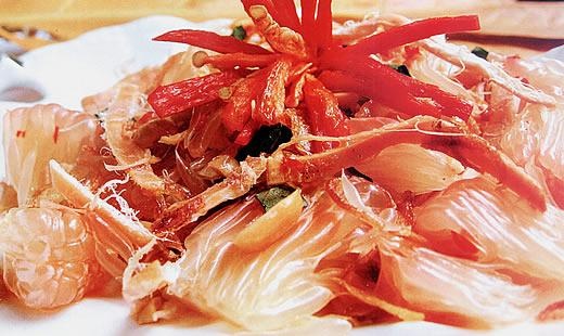 Ăn một quả bưởi vào buổi sáng sẽ giúp bạn có đủ lượng vitamin C cần thiết trong ngày. 