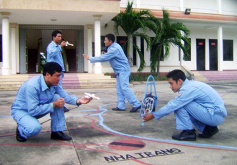 Học viên phi công của trường Sĩ quan Không quân thực hành huấn luyện bay mô phỏng.