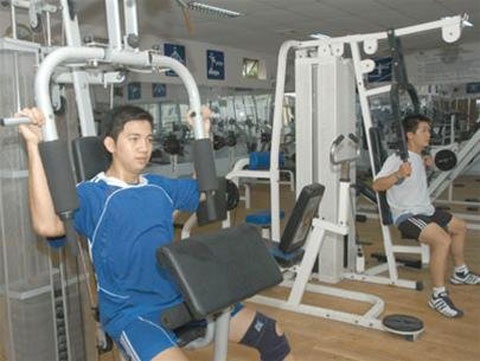 Luyện tập thể dục thể thao - công việc thường xuyên nhằm tăng cường sức khỏe cho phi công.