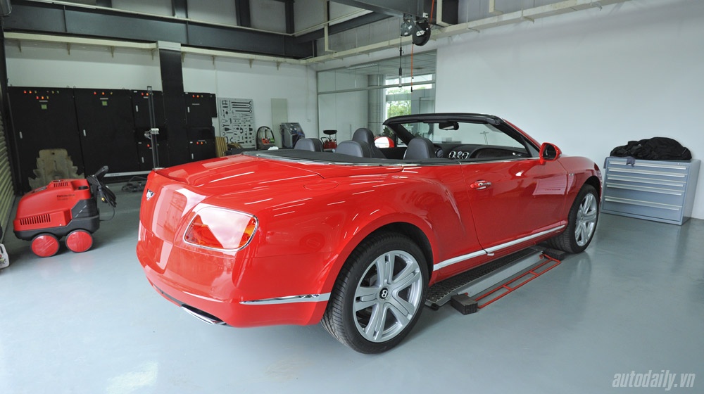 Bentley Contiental GT Convertible 2013 sẽ có giá bán triệu đô tại Việt Nam.