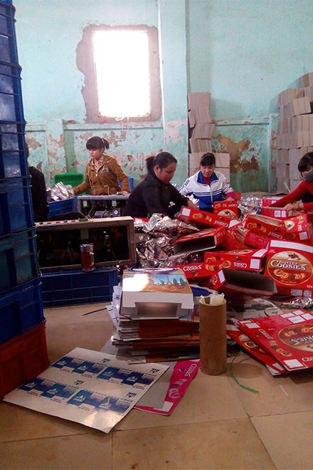 Bánh “ngoại” Cookies sản xuất tại... La Phù (Hoài Đức, Hà Nội).