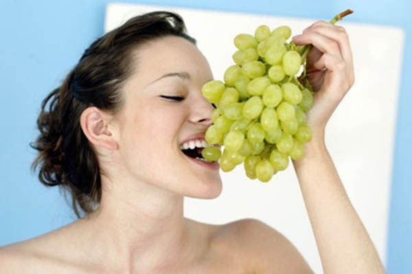 Bổ sung thêm thịt gà trong bữa ăn để giúp hạ thấp cortisol – thủ phạm tích mỡ thừa. Chế độ luyện tập cũng vậy, hãy tập những bài thể dục như pilates và yoga cường độ cao để giữ cho bạn được thon thả