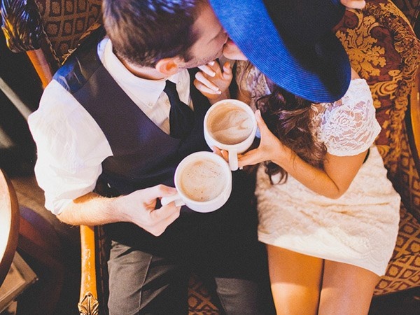 Tự tin vào bản thân. Ở phần đông cánh nam giới trung niên, cho rằng mình đã “an toàn” đến giai đoạn này nghĩa là sẽ tiếp tục “không sao”. Vì vậy, việc chuẩn bị các biện pháp an toàn khi quan hệ tình dục với họ là hơi “thừa thãi”. Họ tự tin rằng mình đã đủ kinh nghiệm để không sao trong suốt thời gian tuổi trẻ thì giờ cũng sẽ thế.