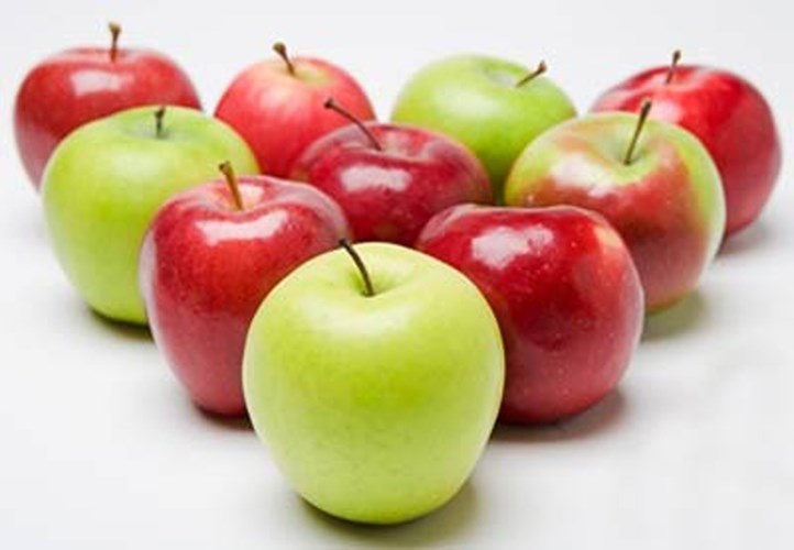 Táo. Trong số các loại táo, chuyên gia khuyên lựa chọn táo xanh bởi chúng chứa nhiều flavonoids. Ngoài táo, flavonoids còn được phát hiện trong hành tây. Mỗi ngày, chỉ cần ăn khoảng 1 quả táo hoặc 1/8 củ hành tây kích cỡ trung bình là có thể tận dụng lợi ích sức khỏe như mong đợi.