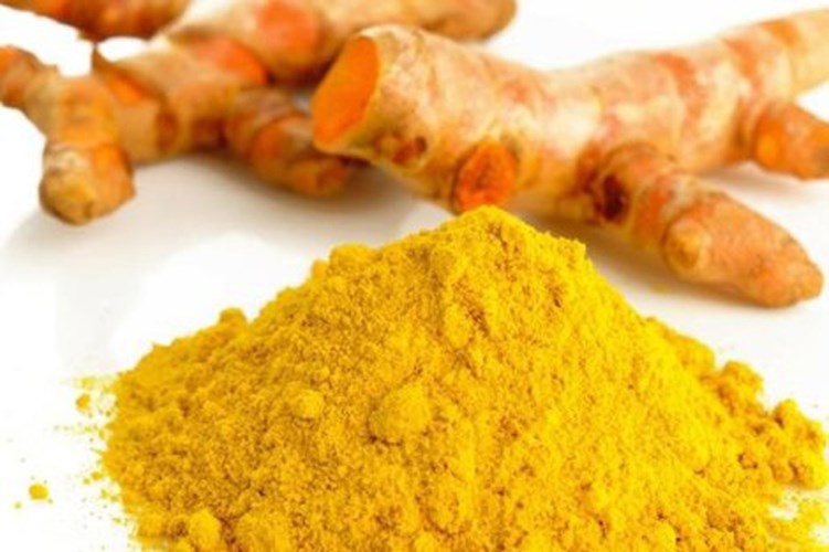 Nghệ. Nghệ là loại gia vị phổ biến mang lại hương vị hấp dẫn cho món ăn. Bên cạnh đó, chất curcumin trong nghệ còn dễ dàng phát huy tác dụng ngăn chặn sự tiến triển của nhiều loại tế bào ung thư.