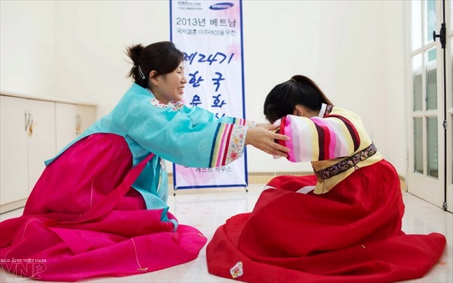 Lop hoc trang bi hanh trang 'lam dau xu Han' tai Viet Nam hinh anh