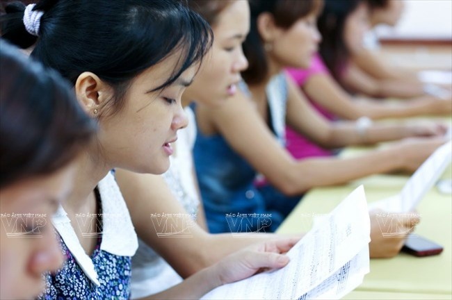 Mỗi lớp có số học viên không quá 32 người, họ là những cô gái Việt đã có visa nhập cảnh, chuẩn bị qua Hàn Quốc làm dâu.