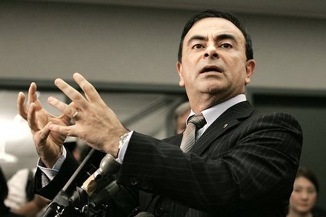  Carlos Ghosn làm việc 15 - 16  tiếng mỗi ngày.