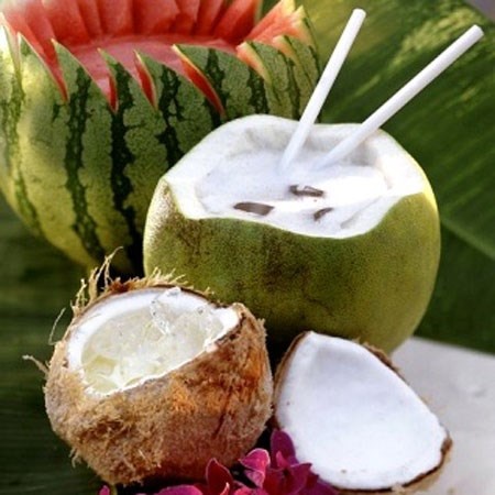 Sinh tố dừa. Dừa là loại quả chứa đầy chất béo và giàu calo, vì thế dừa sẽ được nằm trong danh sách các thực phẩm khiến bạn lên cân đều nhất.