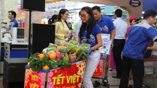 Những xe hàng tết đã được Co.op Mart chuẩn bị sẵn sàng để phục vụ nhu cầu mua sắm của khách hàng.