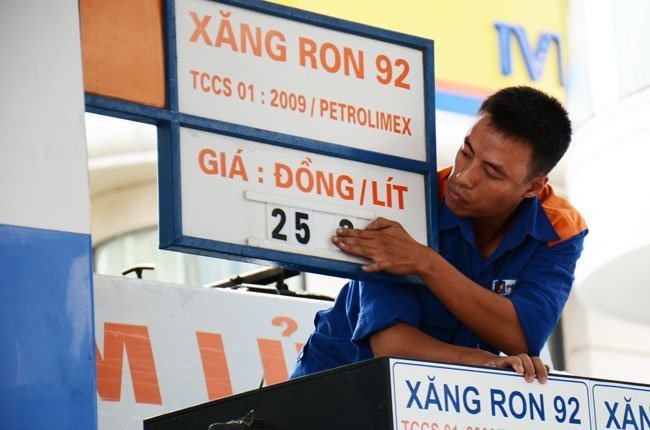 Tang thue nhap khau xang dau - loi bat cap hai hinh anh