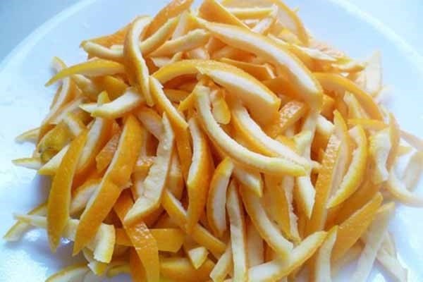 Vỏ cam, bưởi. chứa hợp chất mang tên limonene đây là một dạng tinh dầu có khả năng chống lại nhiều căn bệnh ung thư nguy hiểm như ung thư ruột hoặc ung thư vú.