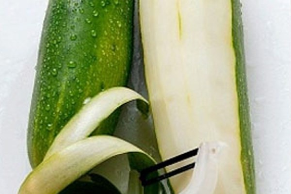 Không chỉ chữa bệnh ung thư, các loại vỏ khác cũng rất có ích. Vỏ quả bí đao có tác dụng tiêu sưng, viêm, rất tốt cho những người mắc bệnh tiểu đường. Ngoài ra, dùng vỏ bí đao sắc với nước để rửa chân để trị chân có mùi hôi.
