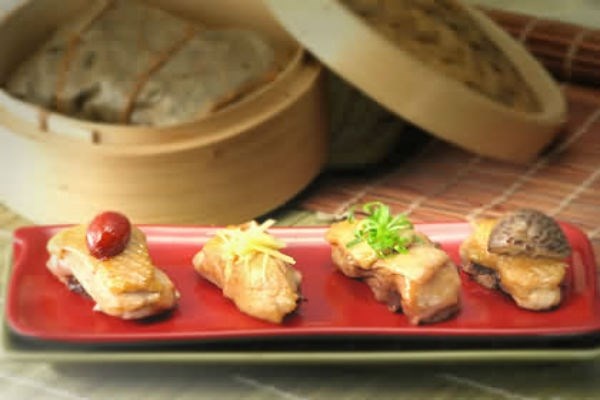 Làm thế nào để được nấu ăn lành mạnh? Không nên đun nấu với dầu ở nhiệt độ quá cao, không dùng lại dầu ăn đã qua sử dụng. Ngoài ra nên chế biến bằng những phương pháp thanh đạm ít dầu mỡ như luộc, hầm, hấp, thay cho chiên, xào, rán sẽ tốt hơn cho sức khỏe của bạn.