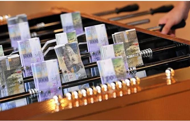 Bung no cuoc chien tien te hinh anh