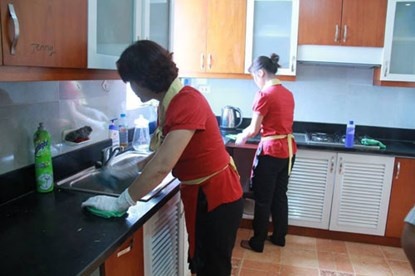 Dich vu don nha cang sat Tet cang dat hang hinh anh