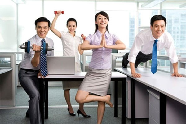 Đối với những người có công việc ngồi bàn nhiều, chuyên gia khuyên bạn nên phá vỡ quy tắc ngồi nhiều bằng các hoạt động nhẹ như tránh nhìn một chỗ quá lâu, 30 phút nên đứng dậy, rời máy tính và bàn làm việc khoảng 5 phút, để thư giãn và tham gia vào các hoạt động nhẹ nhàng khác (đi dạo, đứng lên ngồi xuống nhẹ nhàng…)
