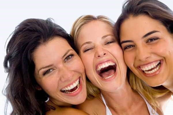 Đối với ung thư tử cung rủi ro này thậm chí còn cao hơn. Nữ giới ngồi nhiều có khả năng mắc ung thư tử cung đến 32% và 66% đối với nữ giới xem phim nhiều. Mỗi ngày ngồi quá 2 tiếng trước ti vi đi cùng 8 - 10% ung thư đại tràng và nội mạc tử cung