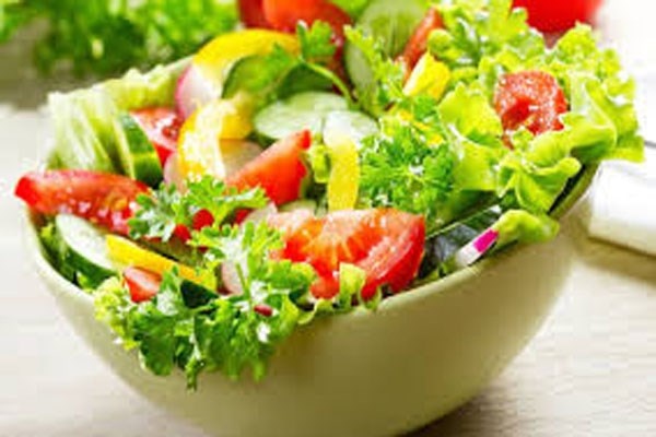 Thực tế, có một số loại thực phẩm có thể chống lại bệnh gút mà vẫn rất dinh dưỡng. Chúng gồm những thực phẩm ít chất béo, rau củ quả, các thực phẩm làm từ sữa.