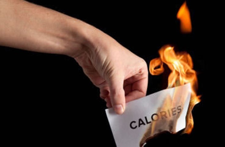 200: Số lượng calo của một người đốt cháy trong 30 phút quan hệ. Một nghiên cứu khoa học mới đây cho thấy, ở những người trẻ, việc quan hệ đốt cháy trung bình 4,2 calo/phút ở nam giới và 3,1 calo/phút ở nữ giới. Các nhà khoa học cho biết: “Sex có thể được xem như một trong những bài tập thể dục hiệu quả nhất, nó đốt cháy nhiều calo hơn bài tập đi bộ thông thường, tuy nhiên vẫn chưa bằng các bài tập cường độ cao như HIIT”.