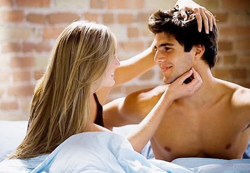 Hậu quả nghiêm trọng mà thủ dâm gây ra cho thanh thiếu niên đó là cơ thể xanh xao, yếu đuối, chóng mặt ù tai, khó tập trung, mất ngủ…   Ảnh hưởng hệ thống thần kinh trung ương: Trầm cảm, suy giảm trí nhớ, thiếu tập trung, khả năng hiểu biết suy giảm, mất ngủ, hay mơ, chóng mặt, đánh trống ngực…Tác hại liên quan đến bệnh đường sinh dục: Viêm tuyến tiền liệt dẫn đến đi tiểu thường xuyên, nước tiểu có màu trắng đục, vùng bụng dưới và âm bộ khó chịu, đau lưng, mất ham muốn tình dục, xuất sinh sớm, không xuất tinh,...  Tác hại sinh học: Người thủ dâm nhiều có thể ảnh hưởng đến não và các hóa chất trong cơ thể khiến nó có thể ảnh hưởng đến việc sản xuất hormone tình dục quá mức gây ra mệt mỏi, đau lưng, đau vùng chậu, đau ở tinh hoàn, cho đến rụng tóc.
