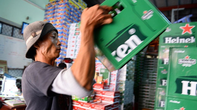 Gia bia 'nhay mua' loan xa dip Tet hinh anh