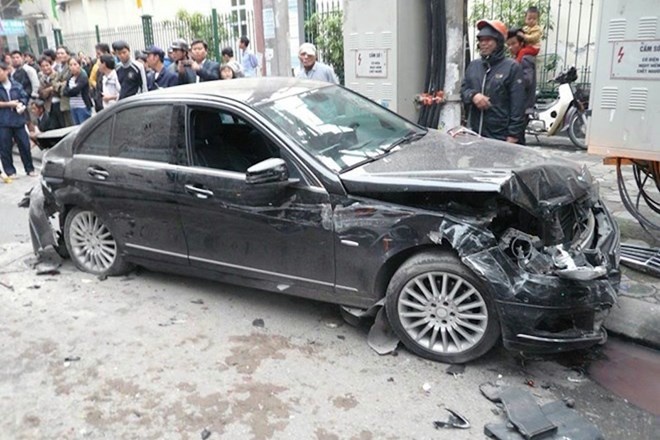 3 buoc xu ly khi xe 'dien' dot ngot tang toc hinh anh