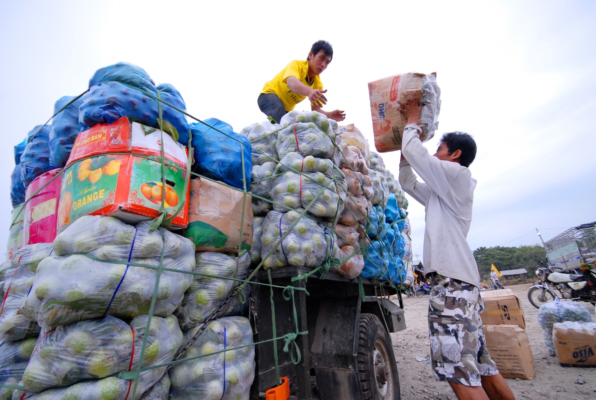 Nong san Viet soi dong o cua khau ngay can Tet hinh anh