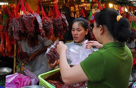 Hang Tet ruc rich tang gia hinh anh