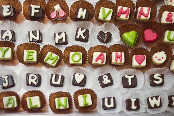 5.000 dong/vien chocolate khac chu ngay Valentine hinh anh