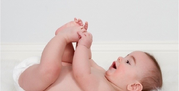 Không cho bé ti lại khi bé khóc đòi: Nhiều mẹ vì thấy con khóc đòi mà lại cho con bú lại. Khi bé khóc bạn nên tìm cách dỗ dành, cho ăn thứ khác làm trẻ quên đi đưa cho ông bà bố bế thay để trẻ quên đi.