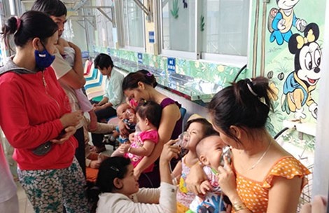 Ba benh tre thuong mac mua tet hinh anh