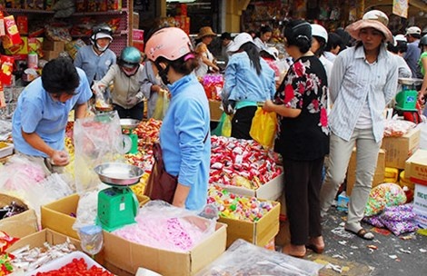 San hang Tet nha lam hinh anh