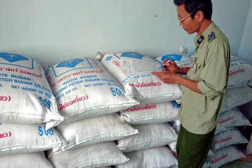 Hiệp hội Mía đường lo ngại năm 2015 sẽ dư thừa tới 600.000 tấn đường. Giá đường, giá mía giảm sâu khiến nông dân thua lỗ.