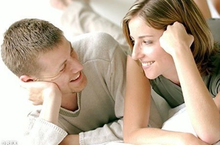 Cũng trong chuyện đó, các bạn có thấy là ngực nhỏ thì nằm nghiêng, hay nằm sấp đều dễ hơn là ngực to không? Và hơn thế nữa là với cô nàng ngực nhỏ thì chúng ta dễ dàng thực hiện được nhiều tư thế quan hệ hơn ngực to rất nhiều.