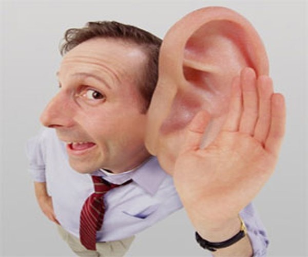 3. Tai không chỉ dùng để phân biệt các tiếng ồn mà nó có thể phân biệt nhiệt độ. 96% người tham gia khảo sát đã trả lời đúng về việc họ phân biệt được âm thanh của chất lỏng khi rót một cốc trà nóng và một cốc trà lạnh. Điều này chỉ có thể lý giải được bằng việc kết cấu phân tử của chất lỏng ở trạng thái lạnh chặt chẽ hơn nên âm thanh sẽ êm tai hơn và ở trạng thái nóng thì ngược lại.