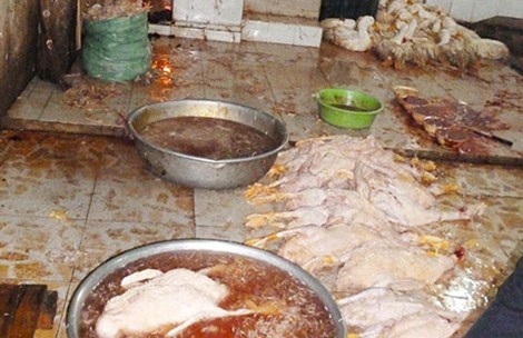 Can tet, thuc pham ban ‘vay’ TP.HCM hinh anh