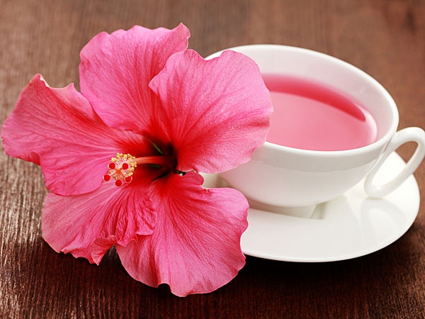 Trà hoa dâm bụt: Có chứa nhiều loại vitamin, giúp bạn tăng cường sức khỏe và giảm huyết áp.