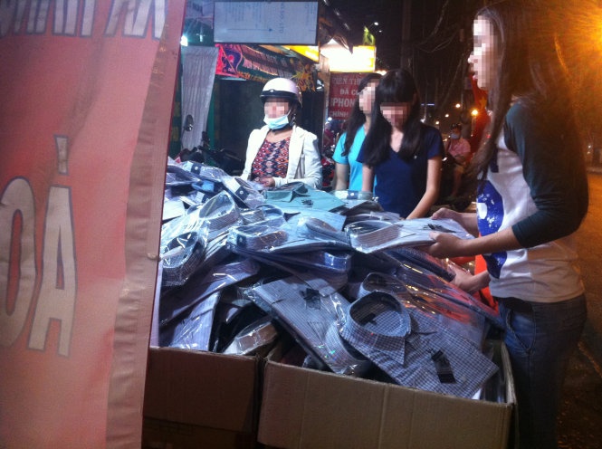 Hang dom nup bong khuyen mai hinh anh