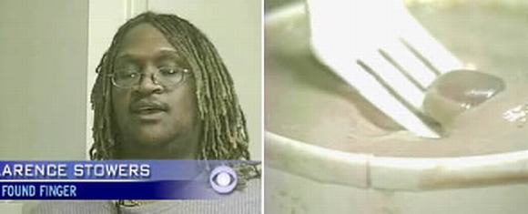 Ghê rợn ngón tay trong hộp sữa.