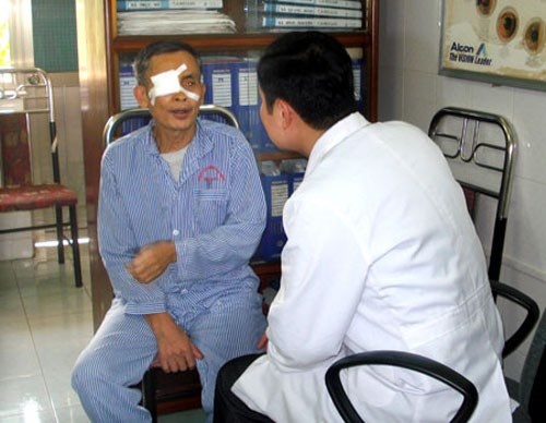 Mu mat vi choi the thao trong nhung ngay Tet hinh anh