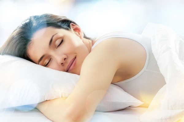 6. Giữ một giấc ngủ sạch. Chắc chắn rằng, bạn thay đổi ga gối, chăn một lần một tuần. Ngoài ra, nên thay một tấm nệm cao su thiên nhiên không có sợi tổng hợp hại sức khỏe.