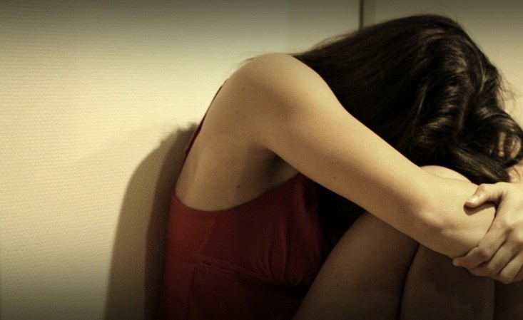 Những tổn thương về mặt tâm lý. Những tổn thương nghiêm trọng về mặt tinh thần xảy ra trong quá khứ hay hiện tại là một trong những nguyên nhân gây giảm ham muốn tình dục. Đặc biệt là những sang chấn về tình dục như: bị cưỡng bức, hiếp dâm, bạo dâm, ly hôn, ghen tuông, bị lừa tình hay bị lợi dụng tình dục... Nó như một vết hằn trong tâm trí khiến chủ nhân cứ nghĩ đến tình dục là sợ hãi và lâu dần sẽ giảm ham muốn và khoái cảm trong quan hệ tình dục.