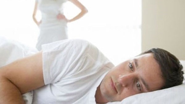 Quan hệ tay ba khi người yêu cũ đã kết hôn. Cảm giác lạ mà quen khiến nhiều đôi lao vào nhau quên trời đất. Dù không nói ra song đại đa số sau phút giây lên đỉnh nam giới thường cảm thấy hối hận, đau khổ về hành động đã làm. Nỗi lo thường trực một ngày mối quan hệ vỡ lở cũng là yếu tố ám ảnh đàn ông khiến cuộc yêu khó có thể thăng hoa, lên đỉnh.