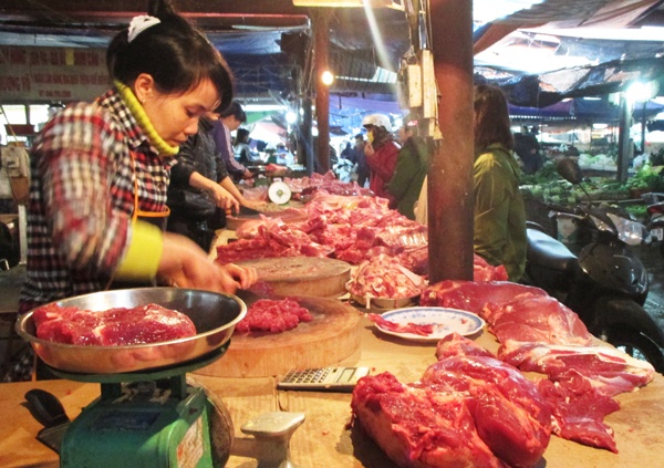 Thi truong ngay ong Cong, ong Tao ve troi: Dat, re tuy noi hinh anh